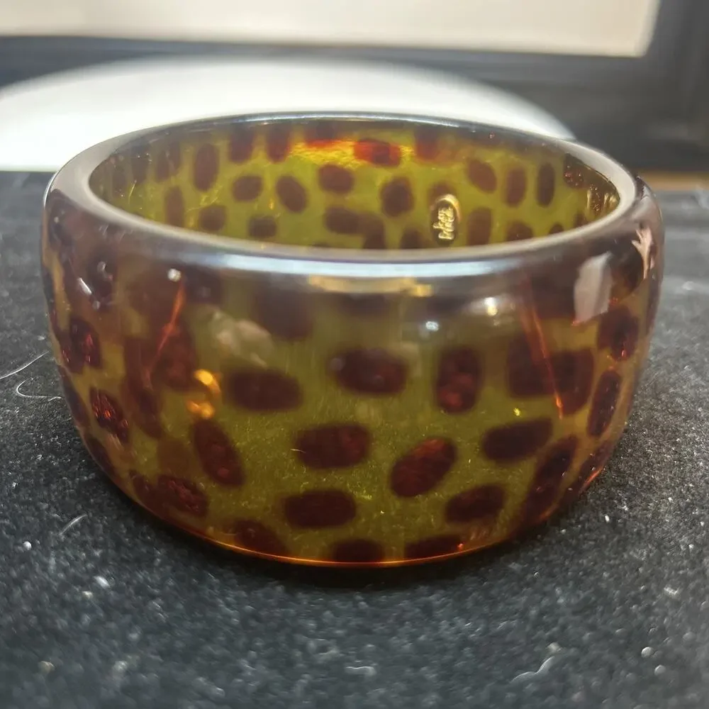 Joan Rivers Vintage Lucite Leopard Bangle Bracelet Signed 22cm Wide 1.5